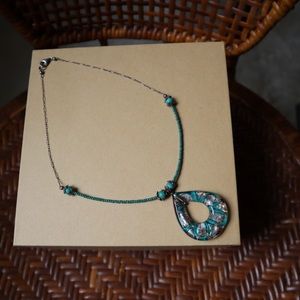 Turquoise bead necklace